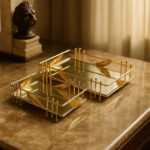 طقم صينيتين مستطيلتين بقاعدة مرآة وإطار بنقشة أوراق