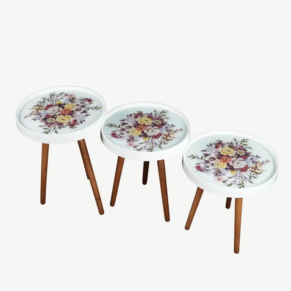 طقم من 3 طاولات جانبية متداخلة بتصميم عصري