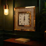 ساعة حائط مربعة