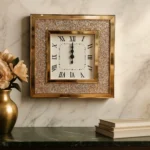 ساعة حائط مربعة