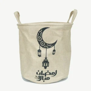 سلة هدايا كتان مزخرفة بعبارة "رمضان مبارك"