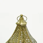 فانوس رمضان معدني ذهبي سداسي الشكل بتصميم مغربي