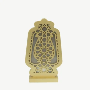 ديكور رمضانى على هيئة فانوس خشبي مزخرف