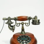 هاتف أرضي سلكي قديم الطراز