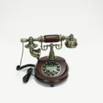 هاتف أرضي سلكي قديم الطراز