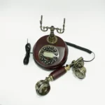 هاتف أرضي سلكي قديم الطراز