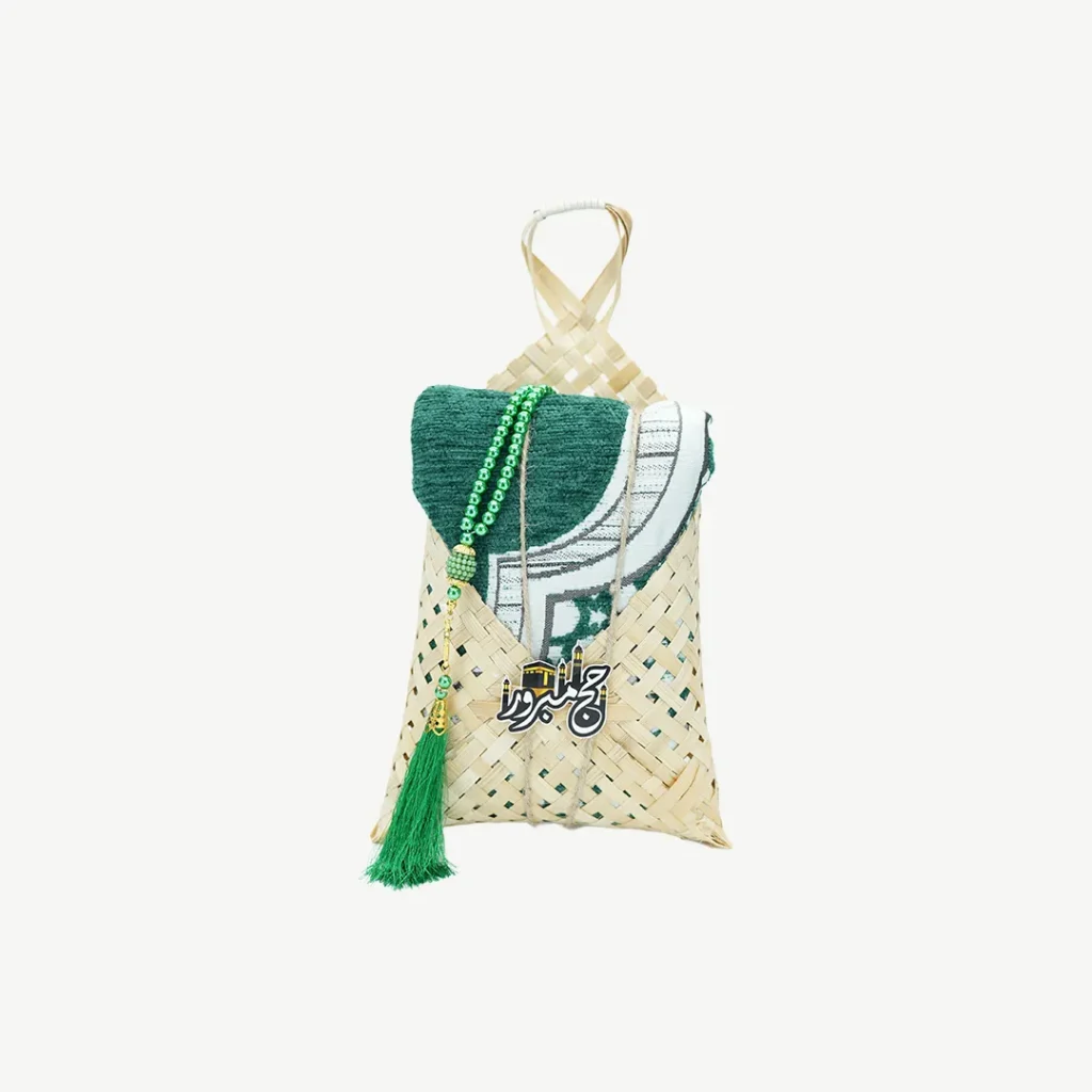 Hajj Giveaway Set Mesh Wooden Bag with Prayer Rug and Beads green